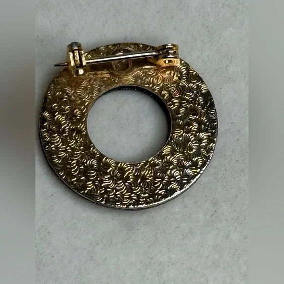 Vintage Guilloché Enamel Brooch Red Floral Round Circle Blue Flowers Art Style - Picture 6 of 6